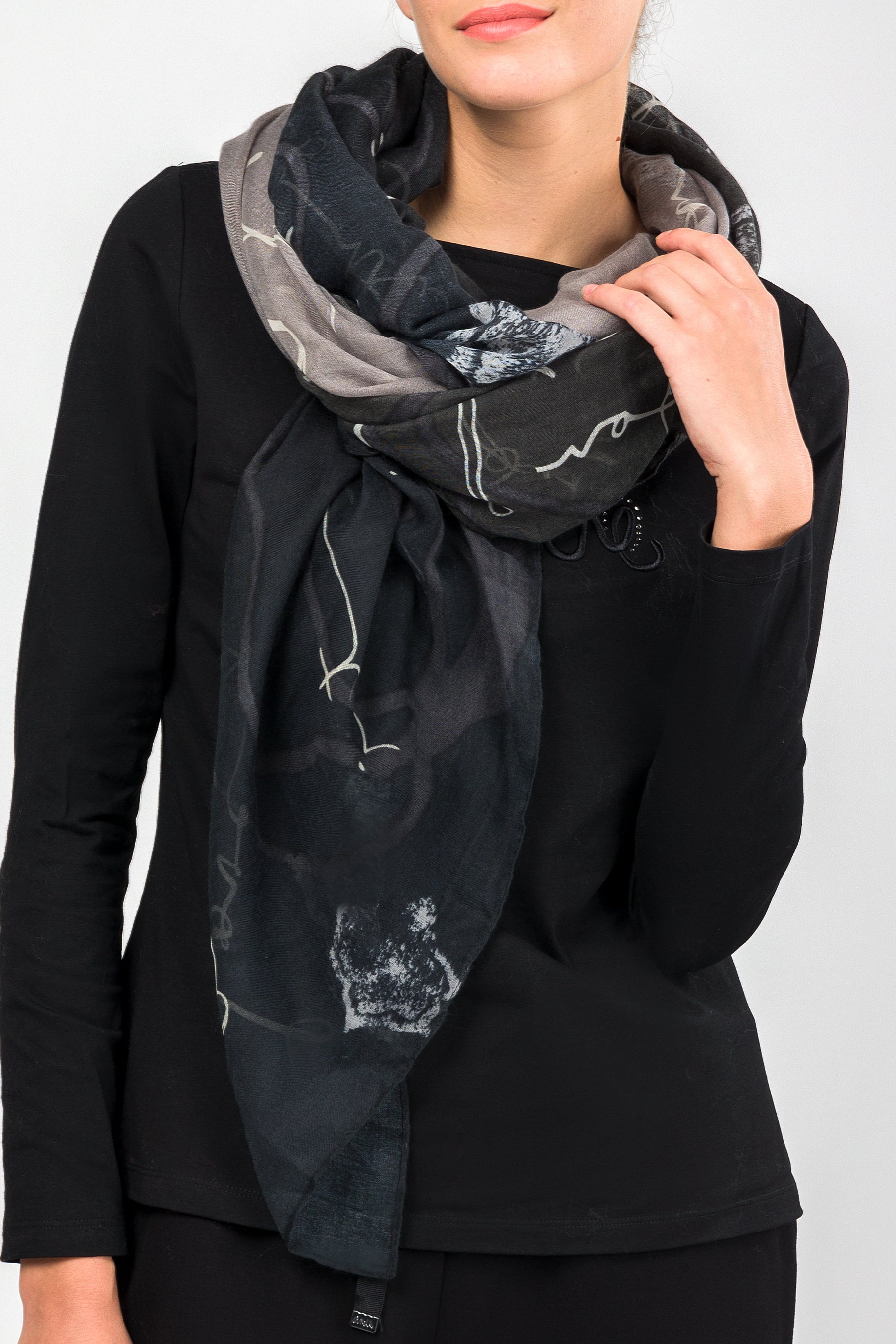 Manifesto scarf