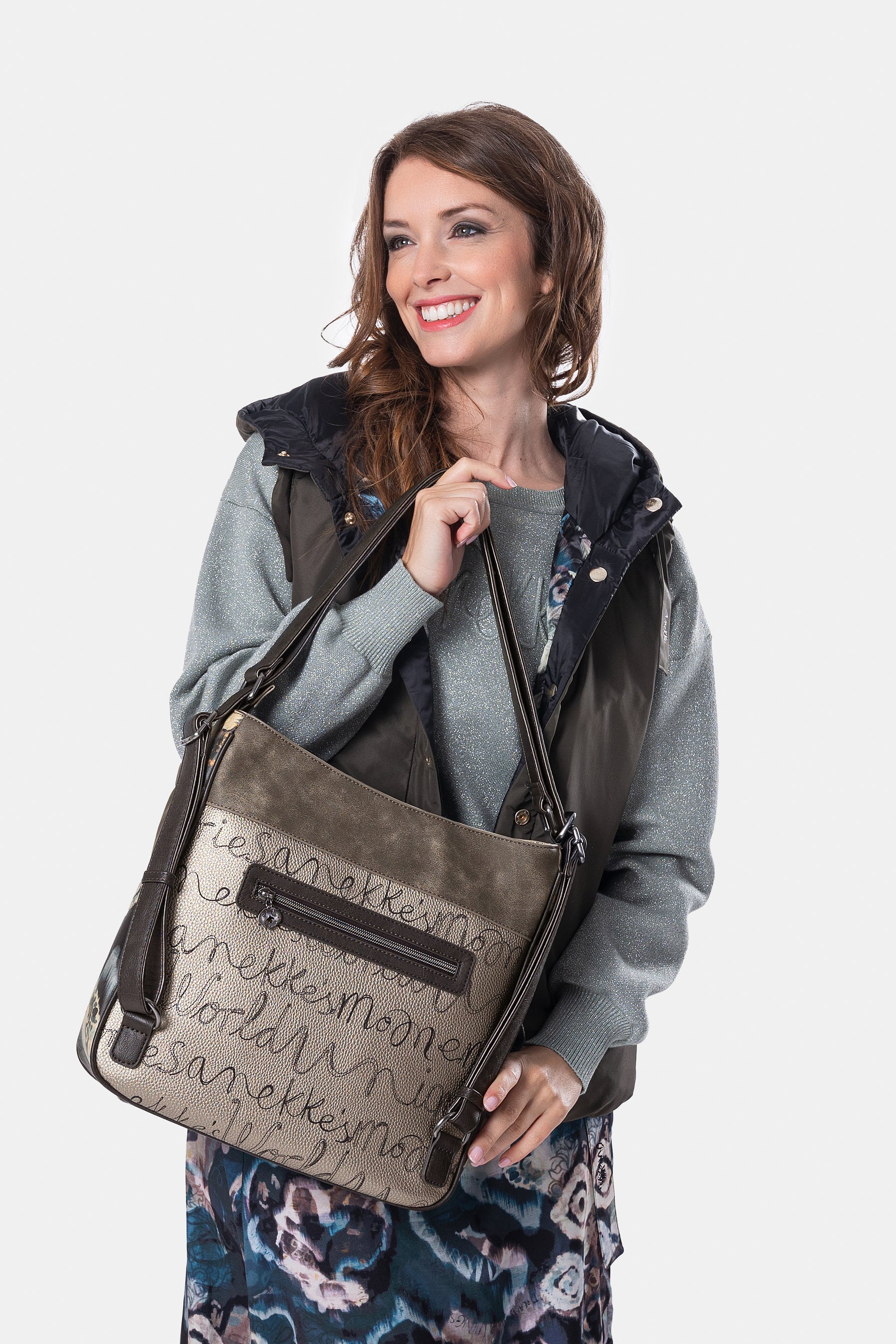 Real bag convertible into backpack