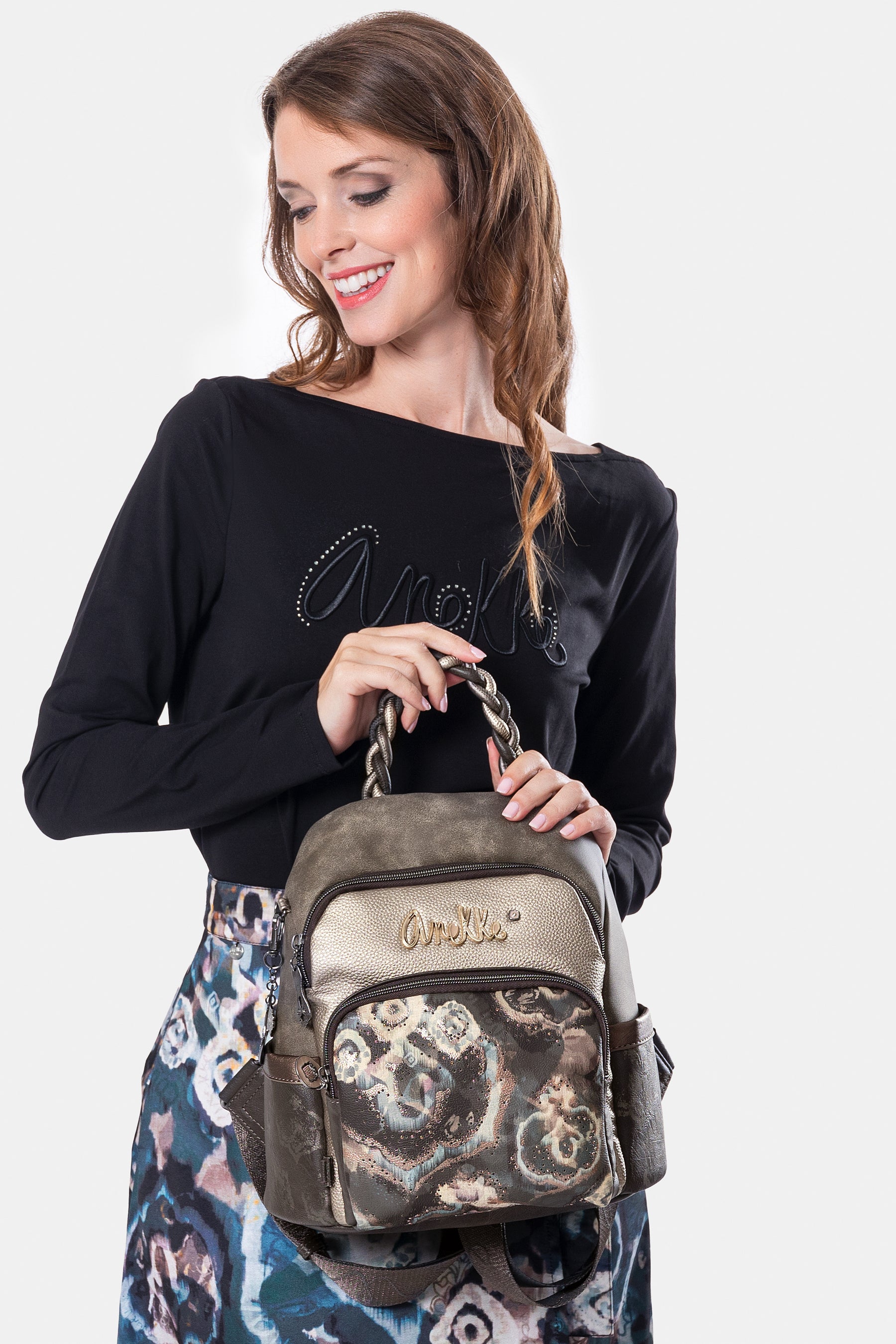 Manifesto anti-theft backpack