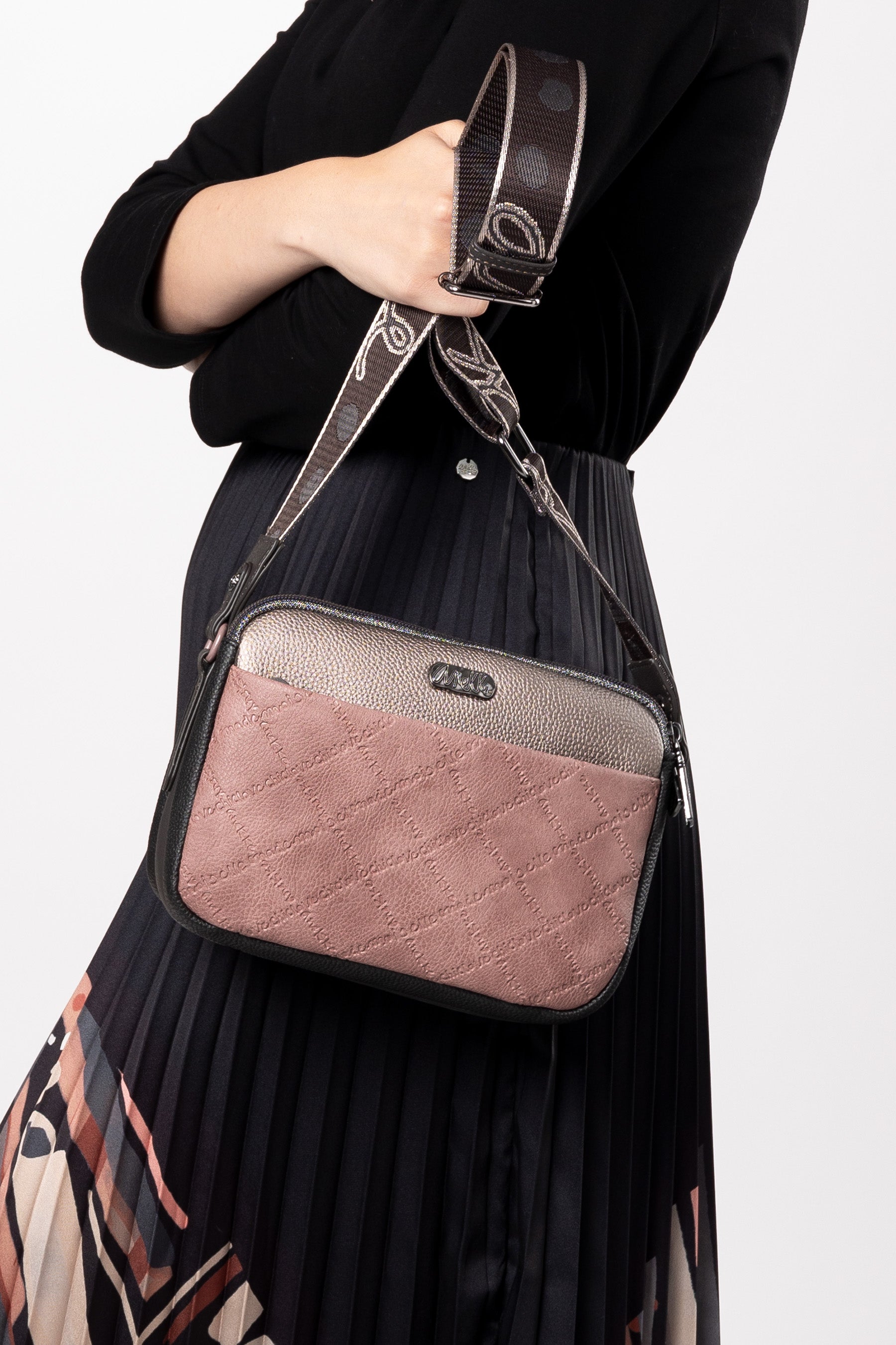 Parisian bucket-shape bag