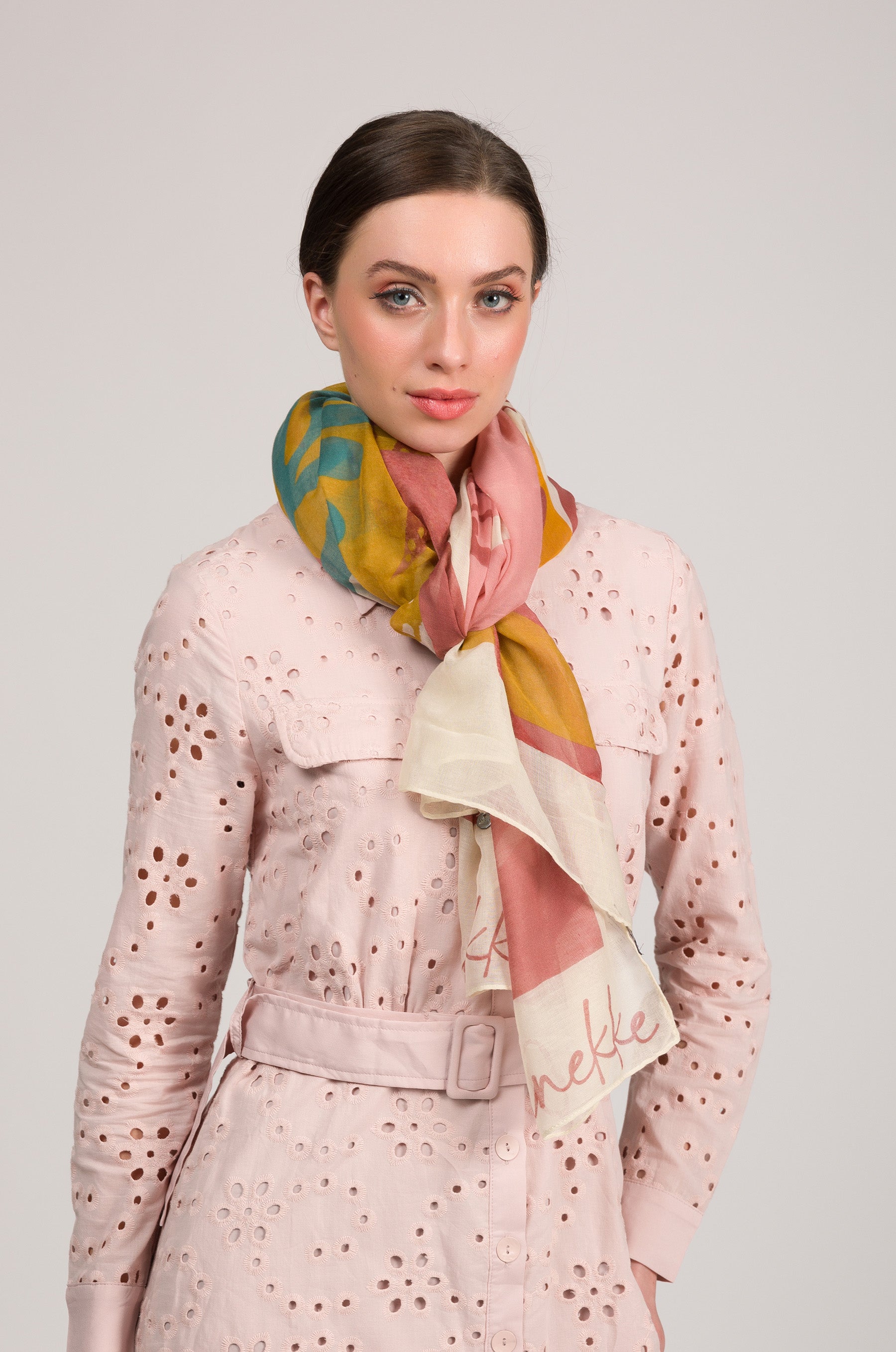 Pink scarf Muse
