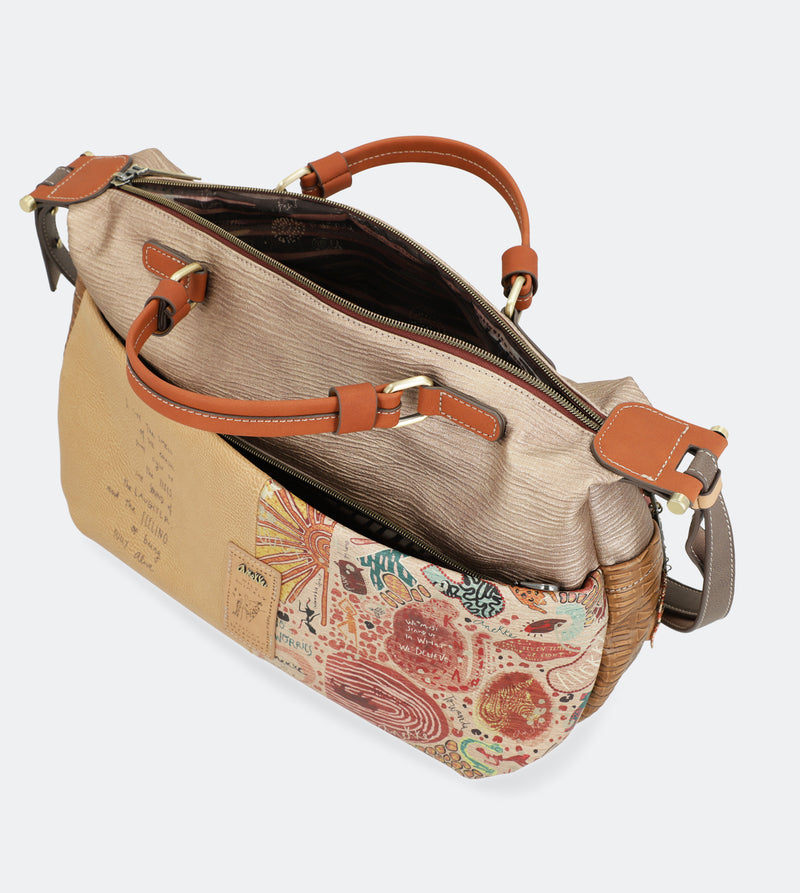 Kenya Bag with a central pocket