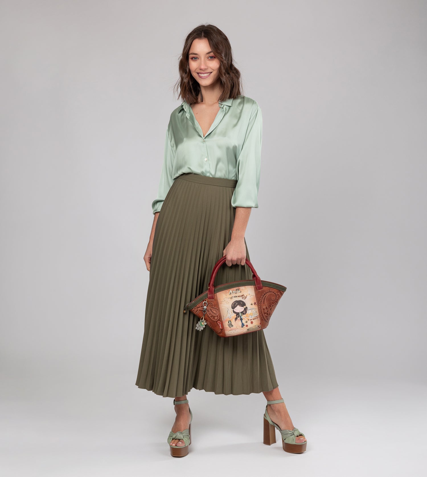 Peace & Love camel basket bag